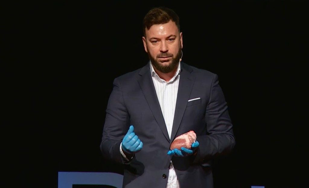 Cum bate, de fapt, inima noastră? Lecția de anatomie oferită de Dr. Iulian Călin la TEDx Baia Mare